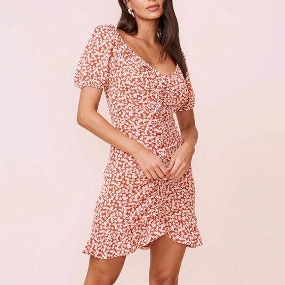 NWT ASTR THE LABEL SHIRRED RUFFLE MINI DRESS Multi Floral in Rust Ditsy Size S - Picture 1 of 7